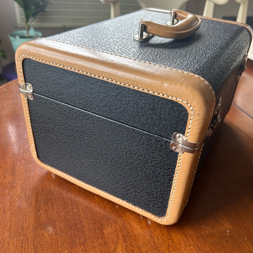 VINTAGE McBrine Cosmetics Train Case Luggage EUC - Picture 8 of 16